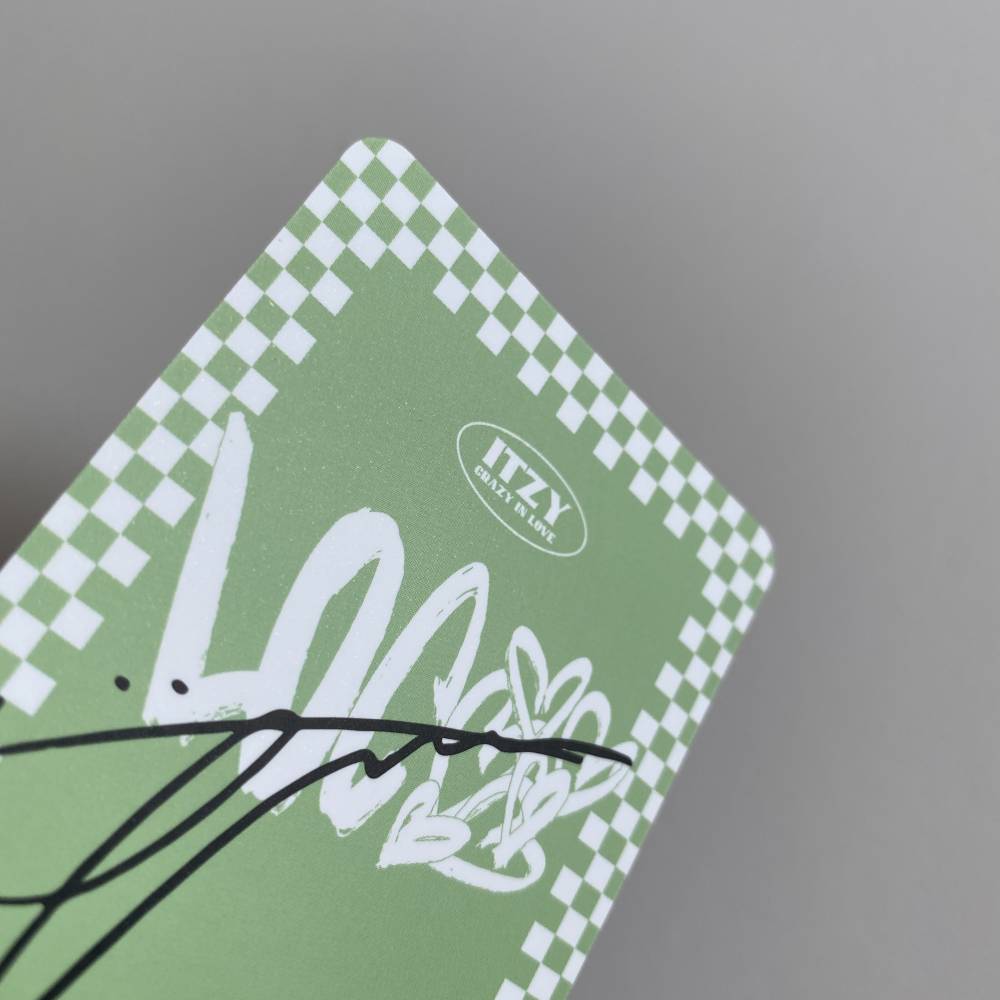 ITZY 1ST ALBUM 'CRAZY IN LOVE' ALBUM PHOTOCARD - YUNA (V1)